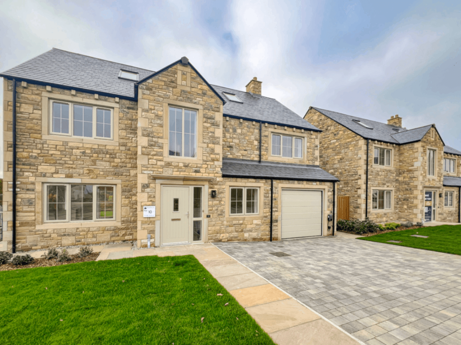 The Grosvenor Plot 10 - Pendle Farm External (1)