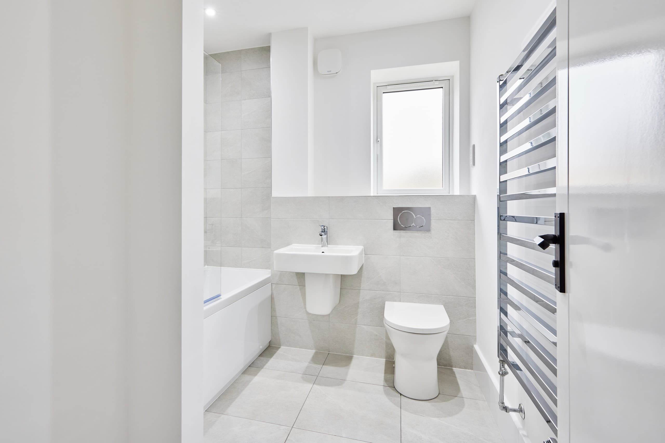 The Hartford - Bolton Gardens - Main bath